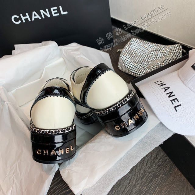 Chanel女鞋 香奈兒英倫學院風牛津鞋 鞋後跟的logo和皮穿鏈  naq1227